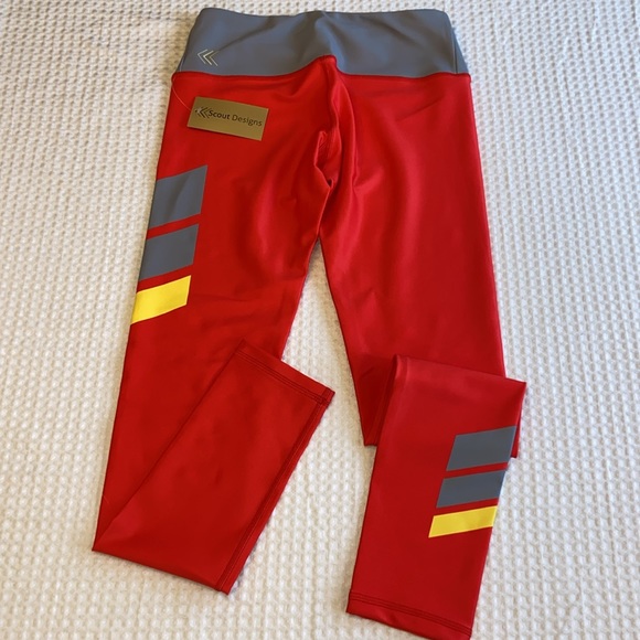 NEW! $78 SCOUT DESIGNS Size LARGE Red Leggings Yellow Gray Chevron Stripes - Picture 5 of 16